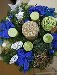 Christmas Table Arrangement with green candels